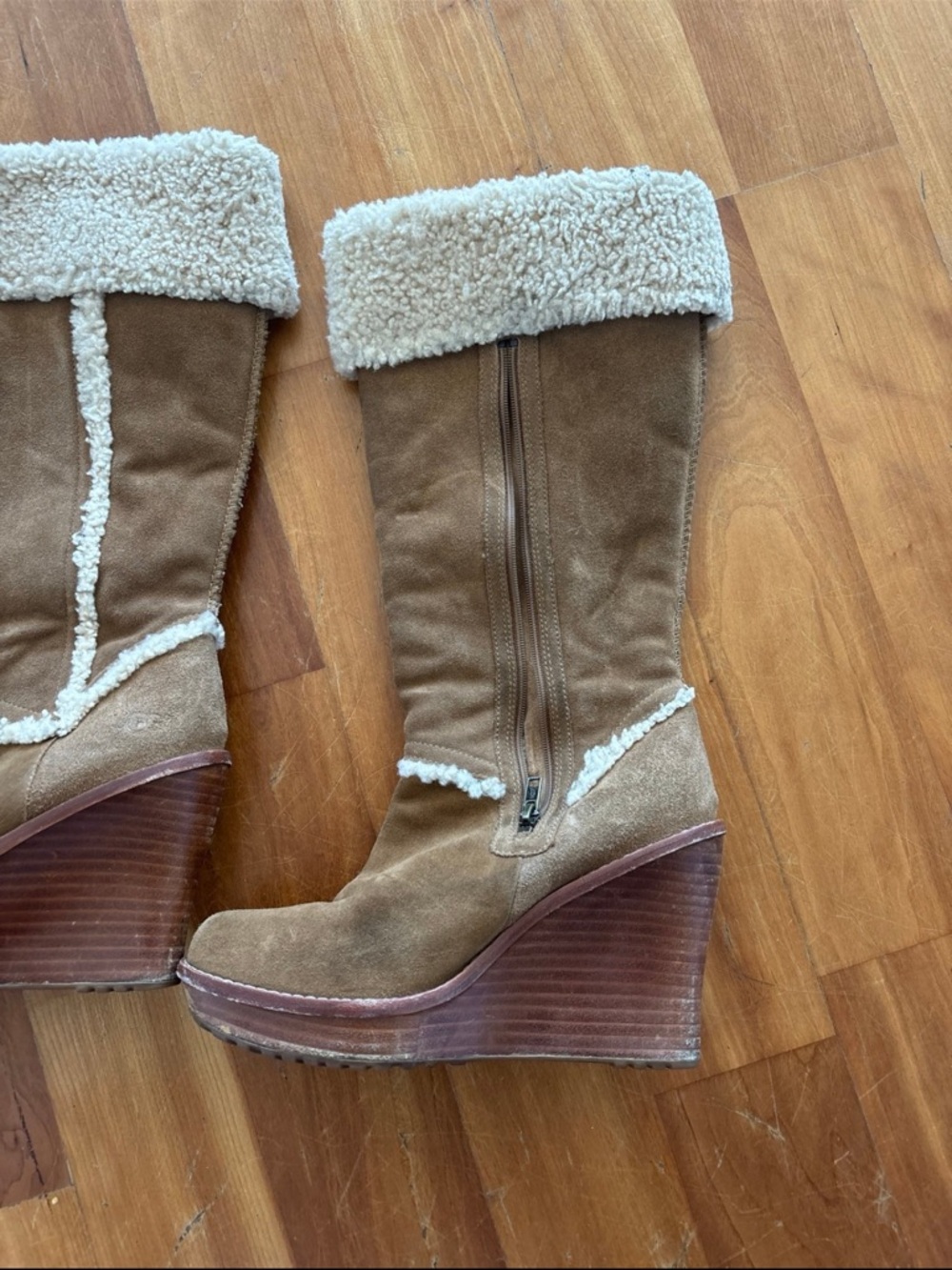 UGG women’s wedge boots - Picture 2 of 6